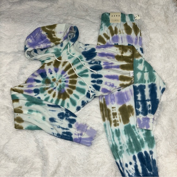 Tie-Dye Cropped Boyfriend Hoodie and Sweatpants. New - Picture 4 of 10